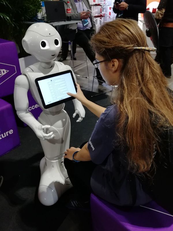 Спілкування Наталі з роботом на основі штучного інтелекту